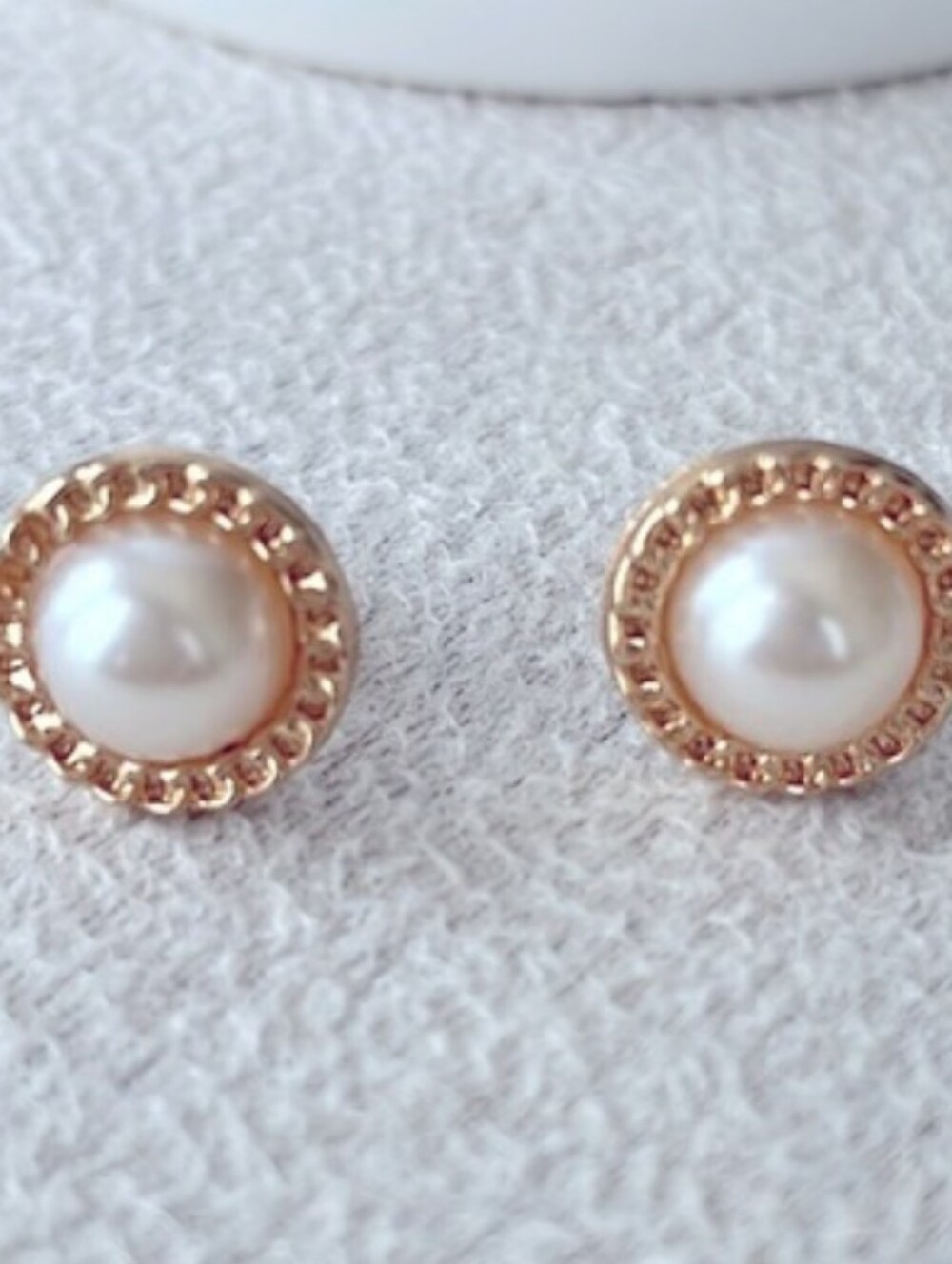 SALE 💰 Gold + pearl studs
